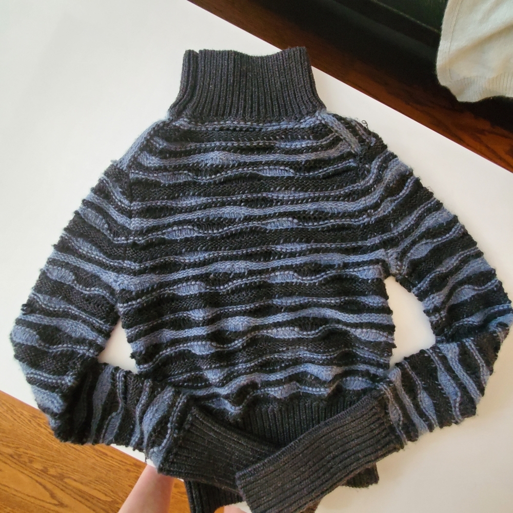 Half Pola Sweater